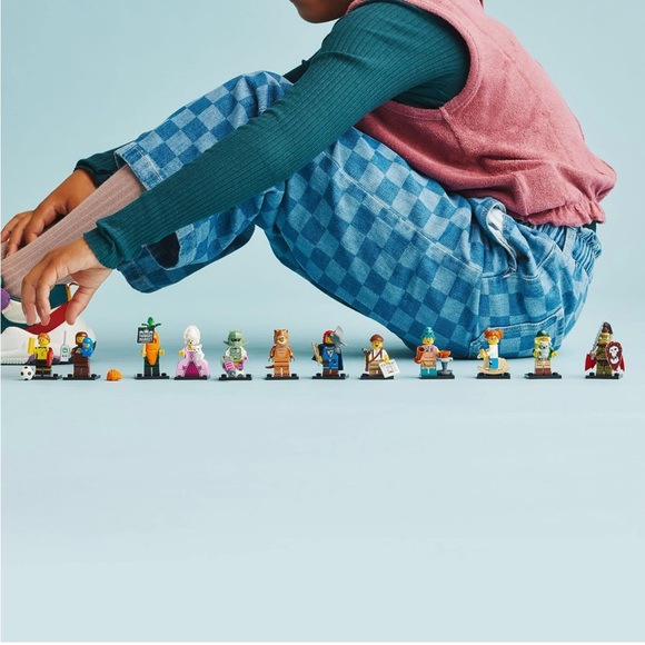 Lego Series 24 Rococo Aristocrat - Picture 3 of 11